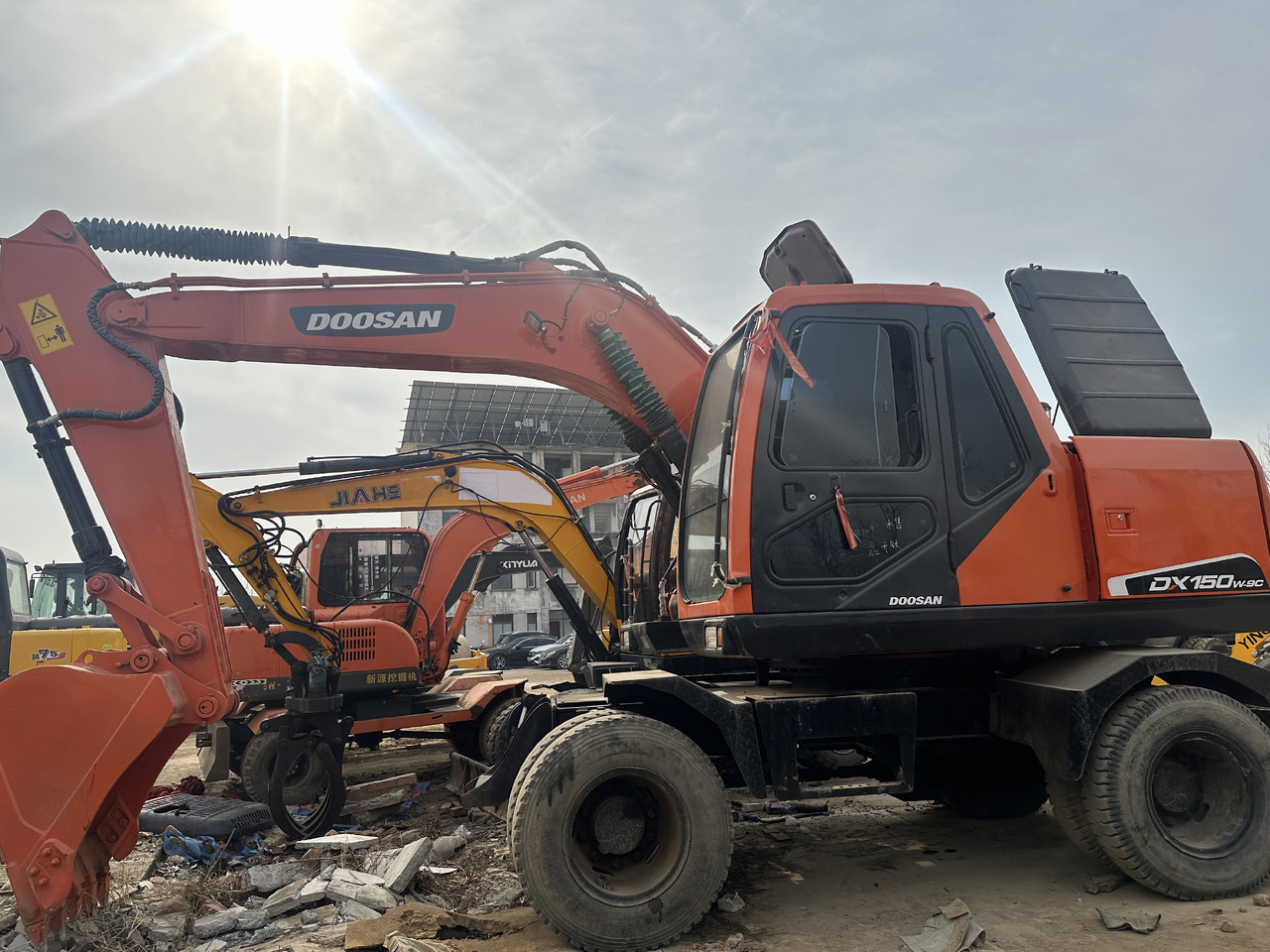 DOOSAN 150W - Gumikerekes kotró: 1 kép. DOOSAN 150W - Gumikerekes kotró: 1 kép.