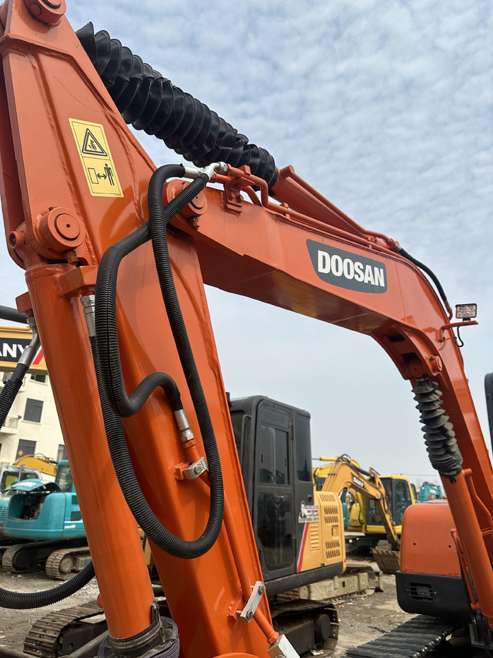 DOOSAN DH60-7 - Lánctalpas kotró: 5 kép. DOOSAN DH60-7 - Lánctalpas kotró: 5 kép.