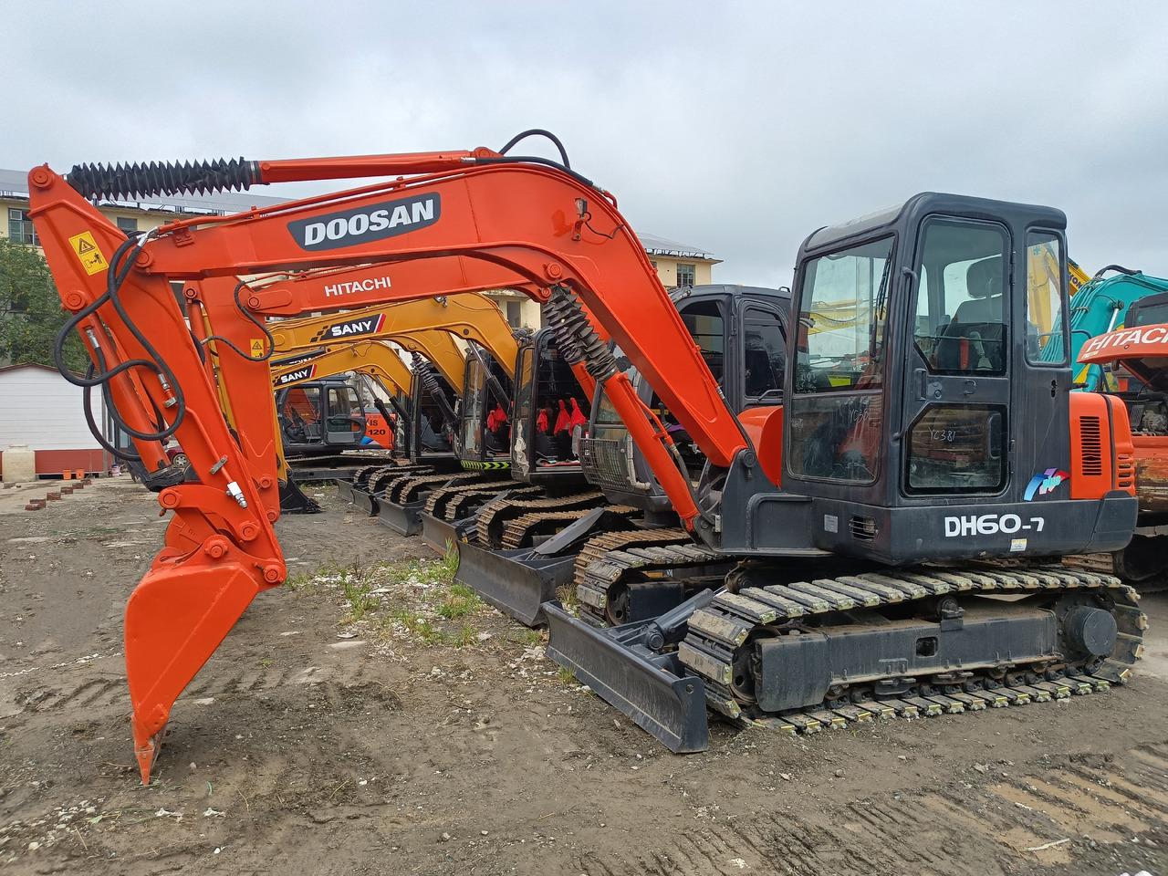 DOOSAN DH60-7 - Minikotró: 1 kép. DOOSAN DH60-7 - Minikotró: 1 kép.