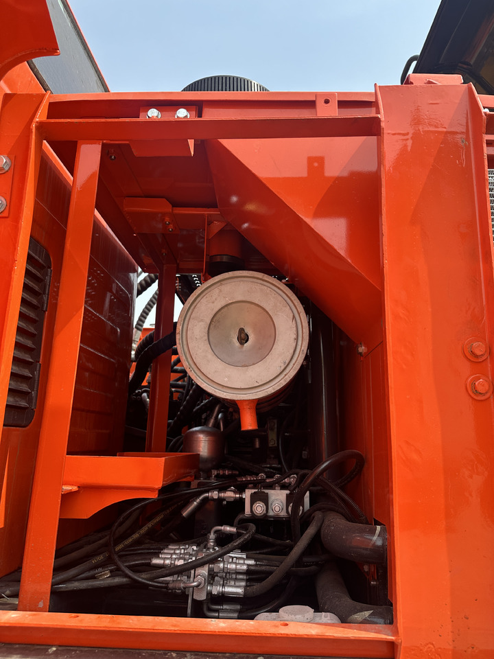 DOOSAN DX225LC-9C - Lánctalpas kotró: 4 kép. DOOSAN DX225LC-9C - Lánctalpas kotró: 4 kép.