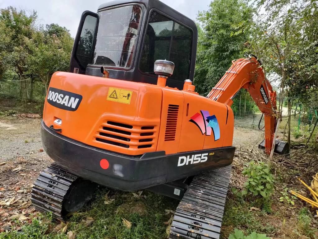 Doosan DH 55 - Minikotró: 3 kép. Doosan DH 55 - Minikotró: 3 kép.