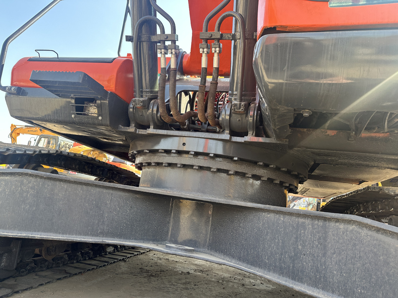 Doosan DX300-9C - Lánctalpas kotró: 5 kép. Doosan DX300-9C - Lánctalpas kotró: 5 kép.