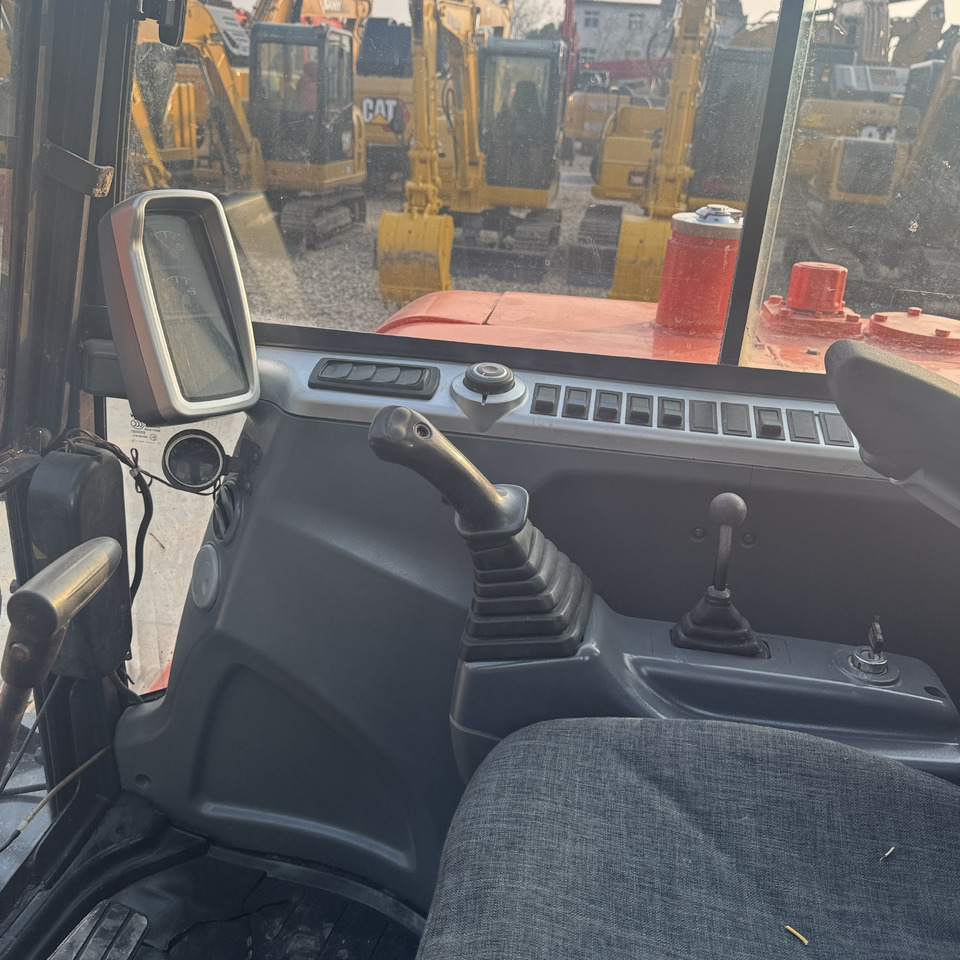 Doosan DX60 - Minikotró: 5 kép. Doosan DX60 - Minikotró: 5 kép.