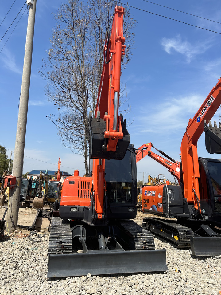 Doosan DX60 - Lánctalpas kotró: 2 kép. Doosan DX60 - Lánctalpas kotró: 2 kép.