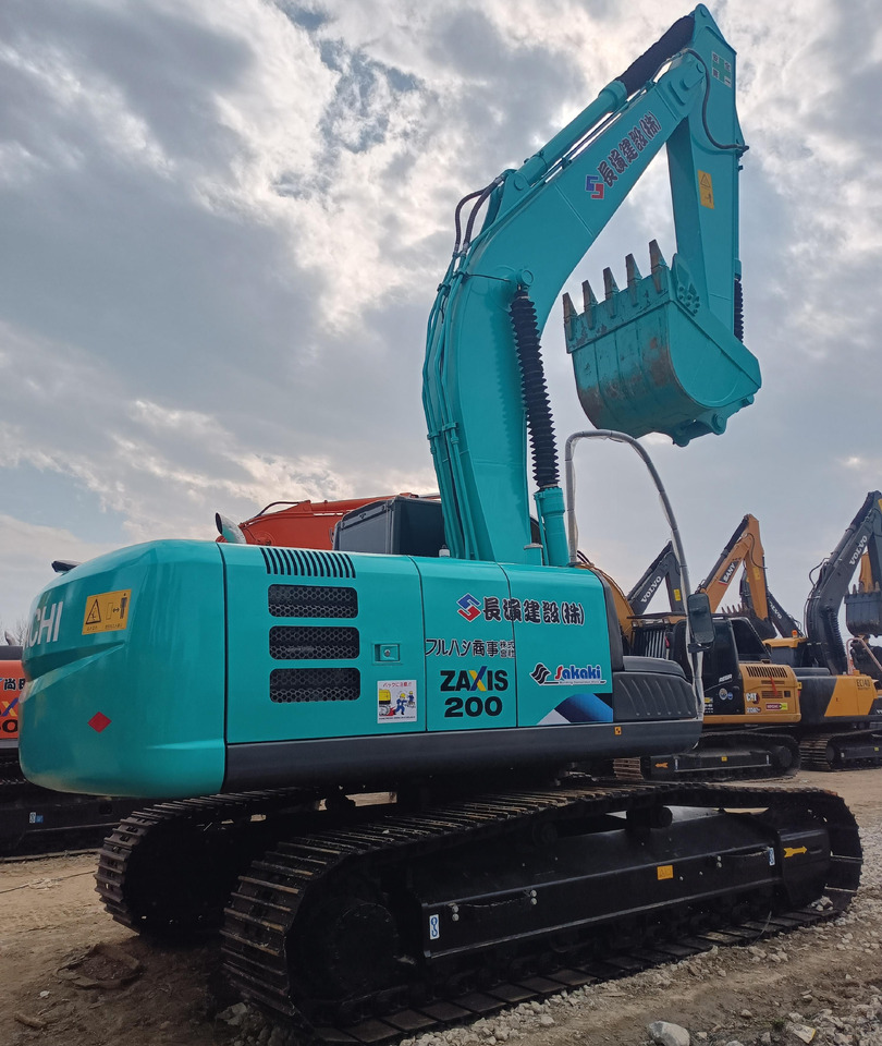 HITACHI ZX200-3 - Lánctalpas kotró: 1 kép. HITACHI ZX200-3 - Lánctalpas kotró: 1 kép.