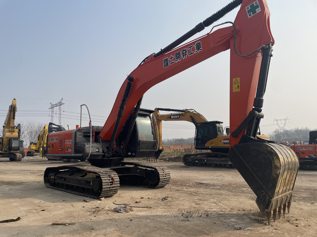 Lánctalpas kotró HITACHI ZX240: 7 kép.