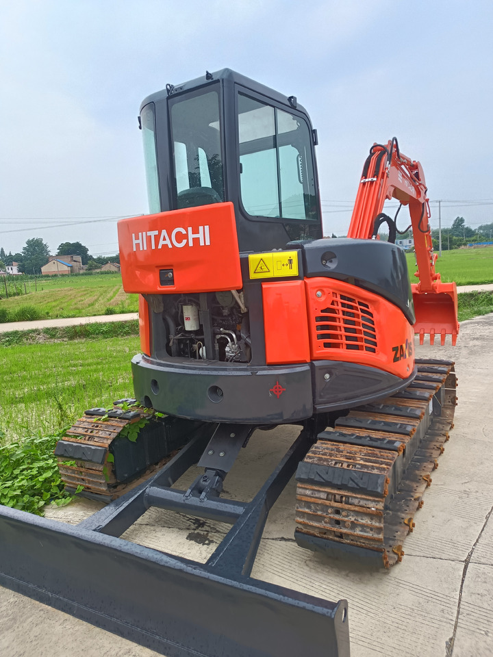 HITACHI ZX50U-2 - Minikotró: 3 kép. HITACHI ZX50U-2 - Minikotró: 3 kép.