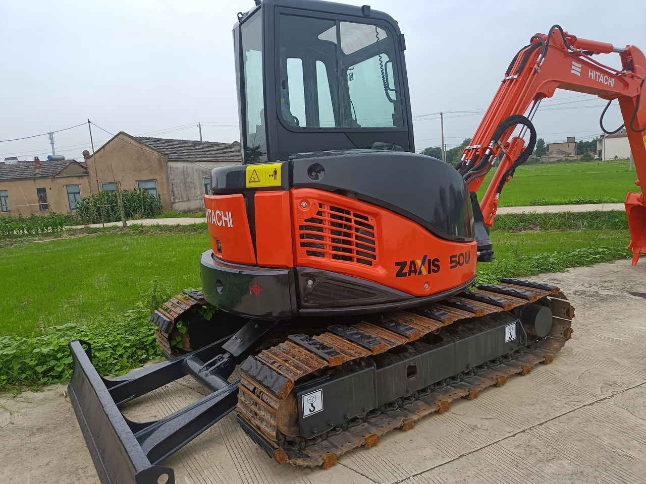 HITACHI ZX50U-2 - Minikotró: 2 kép. HITACHI ZX50U-2 - Minikotró: 2 kép.