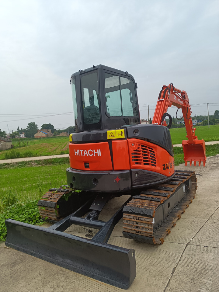 HITACHI ZX50U-2 - Minikotró: 4 kép. HITACHI ZX50U-2 - Minikotró: 4 kép.
