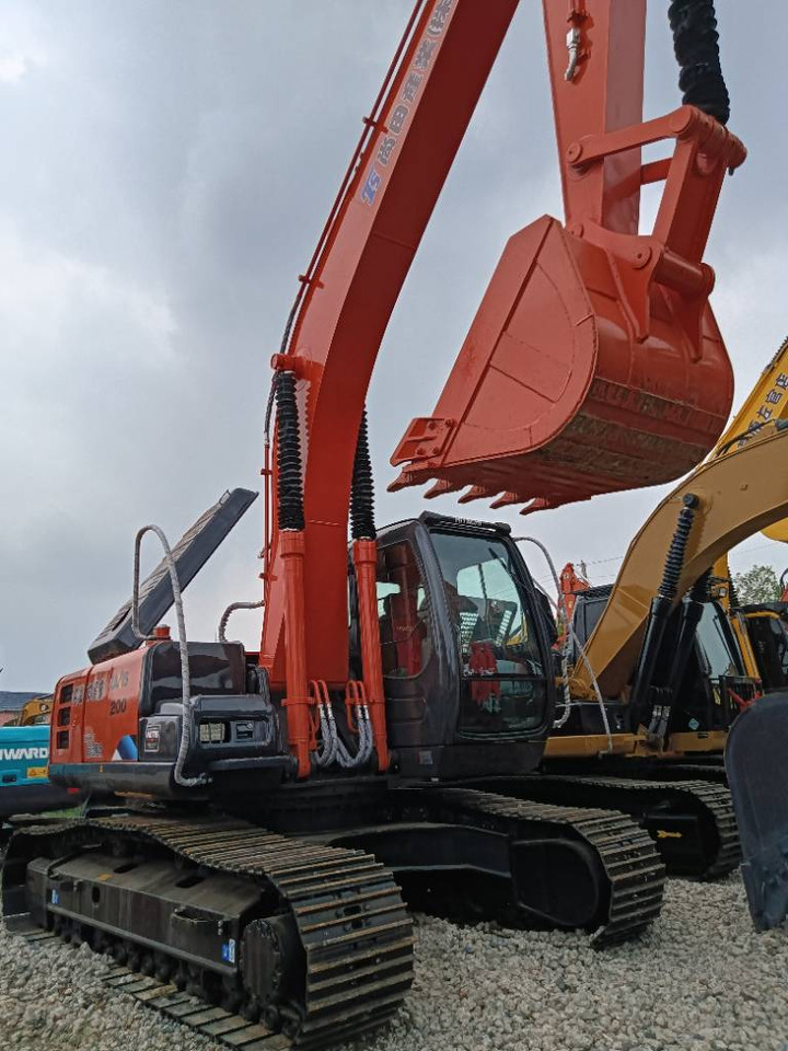 Hitachi ZX 200 - Lánctalpas kotró: 5 kép. Hitachi ZX 200 - Lánctalpas kotró: 5 kép.