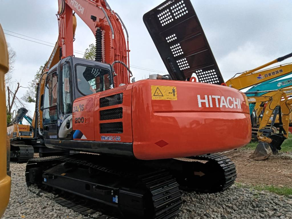 Hitachi ZX 200 - Lánctalpas kotró: 1 kép. Hitachi ZX 200 - Lánctalpas kotró: 1 kép.
