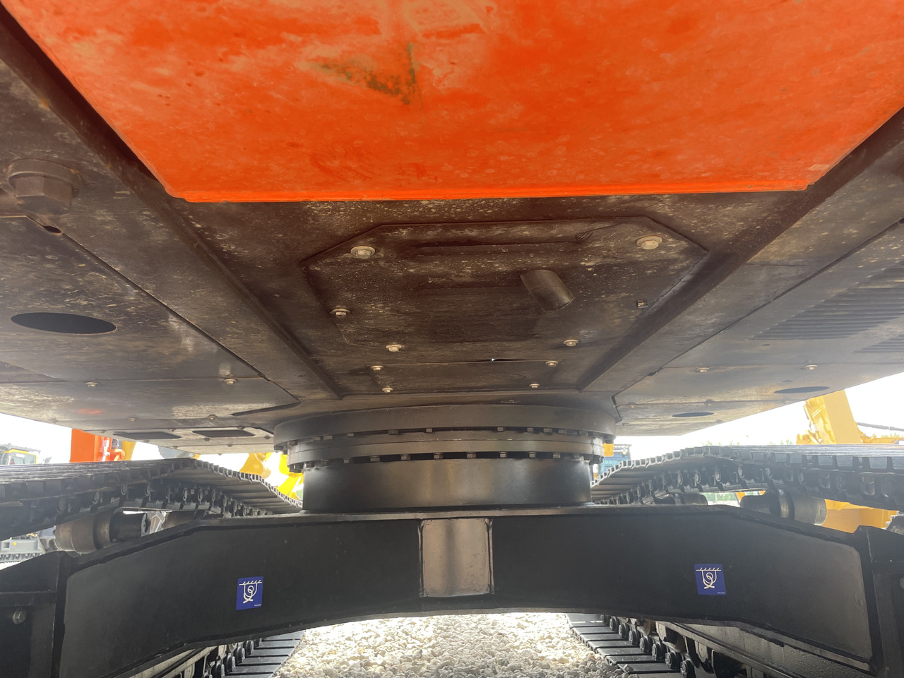 Hitachi ZX200 - Lánctalpas kotró: 4 kép. Hitachi ZX200 - Lánctalpas kotró: 4 kép.