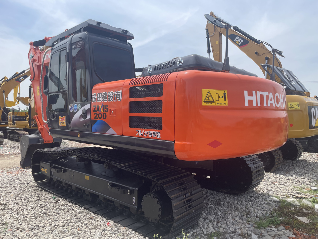 Hitachi ZX200 - Lánctalpas kotró: 1 kép. Hitachi ZX200 - Lánctalpas kotró: 1 kép.