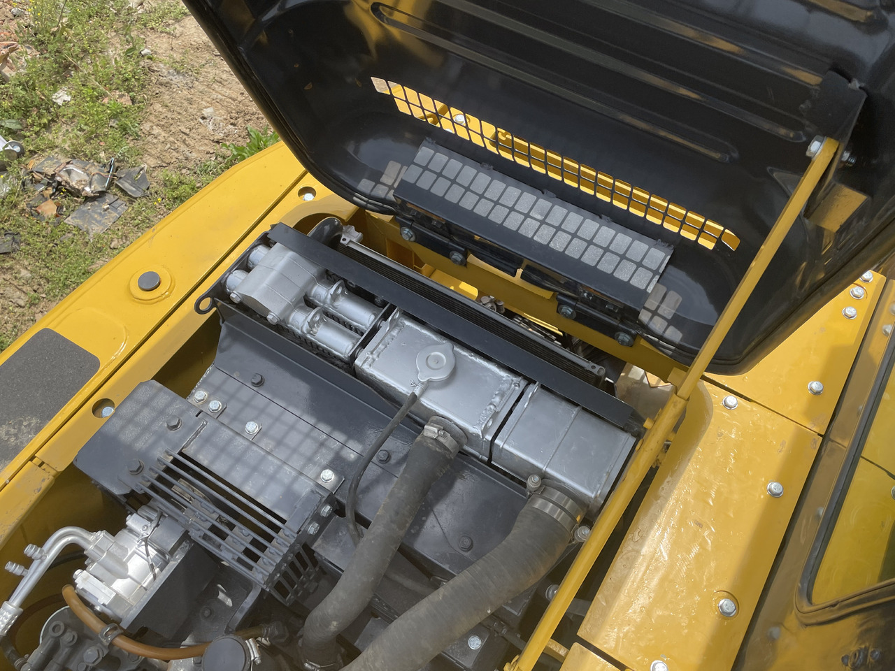 KOMATSU PC 130-7 - Minikotró: 5 kép. KOMATSU PC 130-7 - Minikotró: 5 kép.