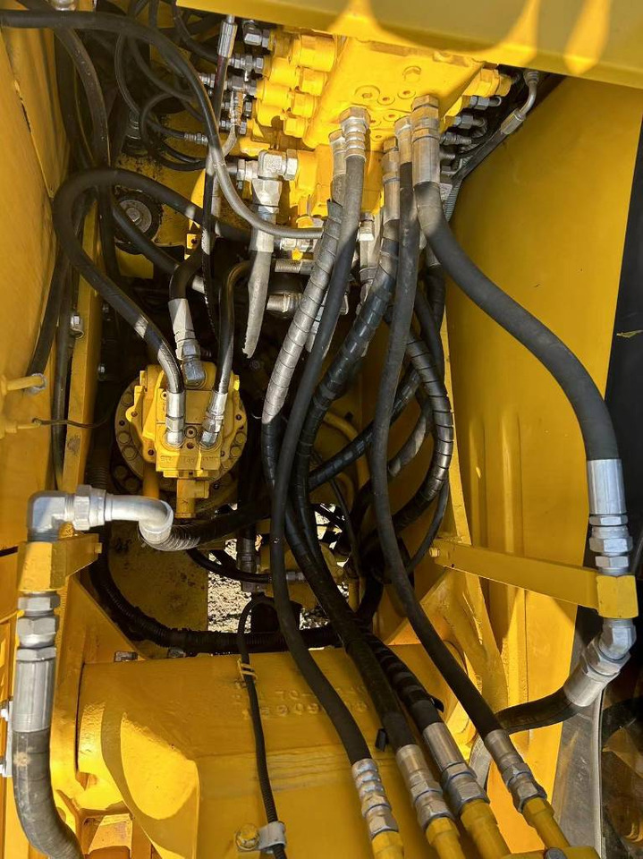 Lánctalpas kotró KOMATSU PC 130-8: 7 kép.