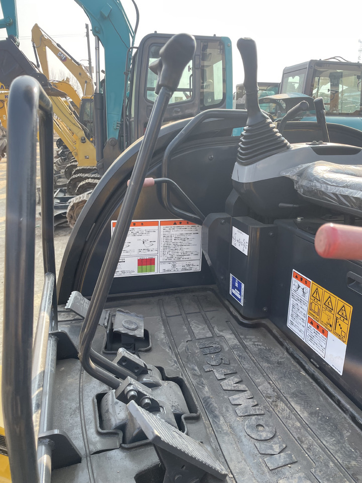 Minikotró KOMATSU PC 35 MR-3: 8 kép.