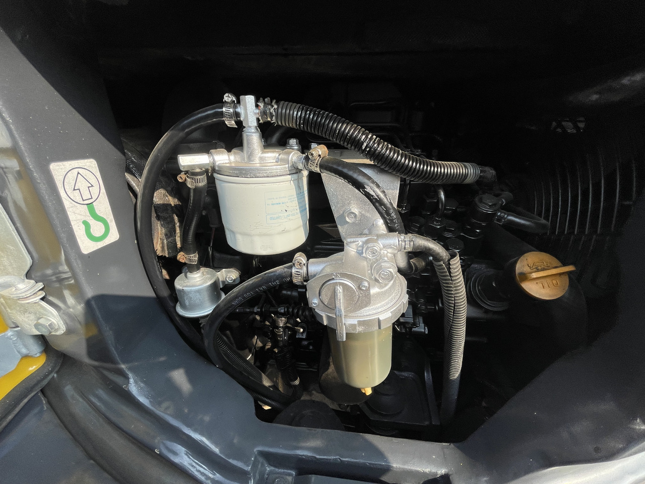 Minikotró KOMATSU PC 35 MR-3: 6 kép.