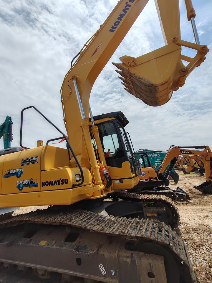 KOMATSU PC160 - Lánctalpas kotró: 3 kép. KOMATSU PC160 - Lánctalpas kotró: 3 kép.