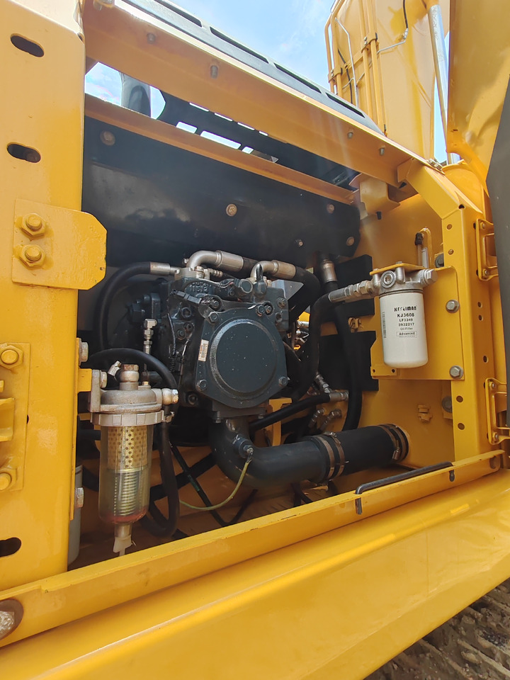 KOMATSU PC160 - Lánctalpas kotró: 5 kép. KOMATSU PC160 - Lánctalpas kotró: 5 kép.