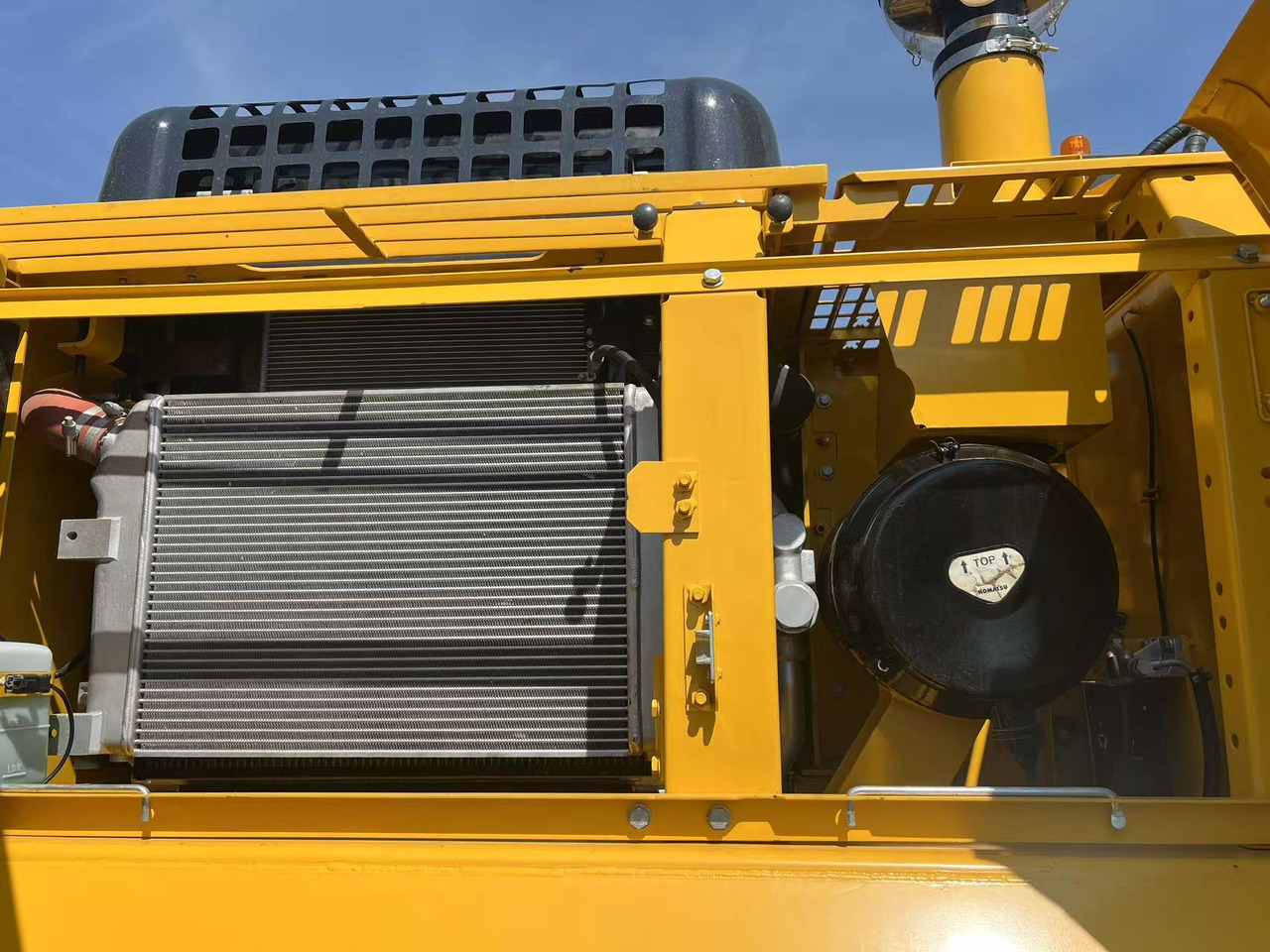 KOMATSU PC300-7 - Lánctalpas kotró: 4 kép. KOMATSU PC300-7 - Lánctalpas kotró: 4 kép.