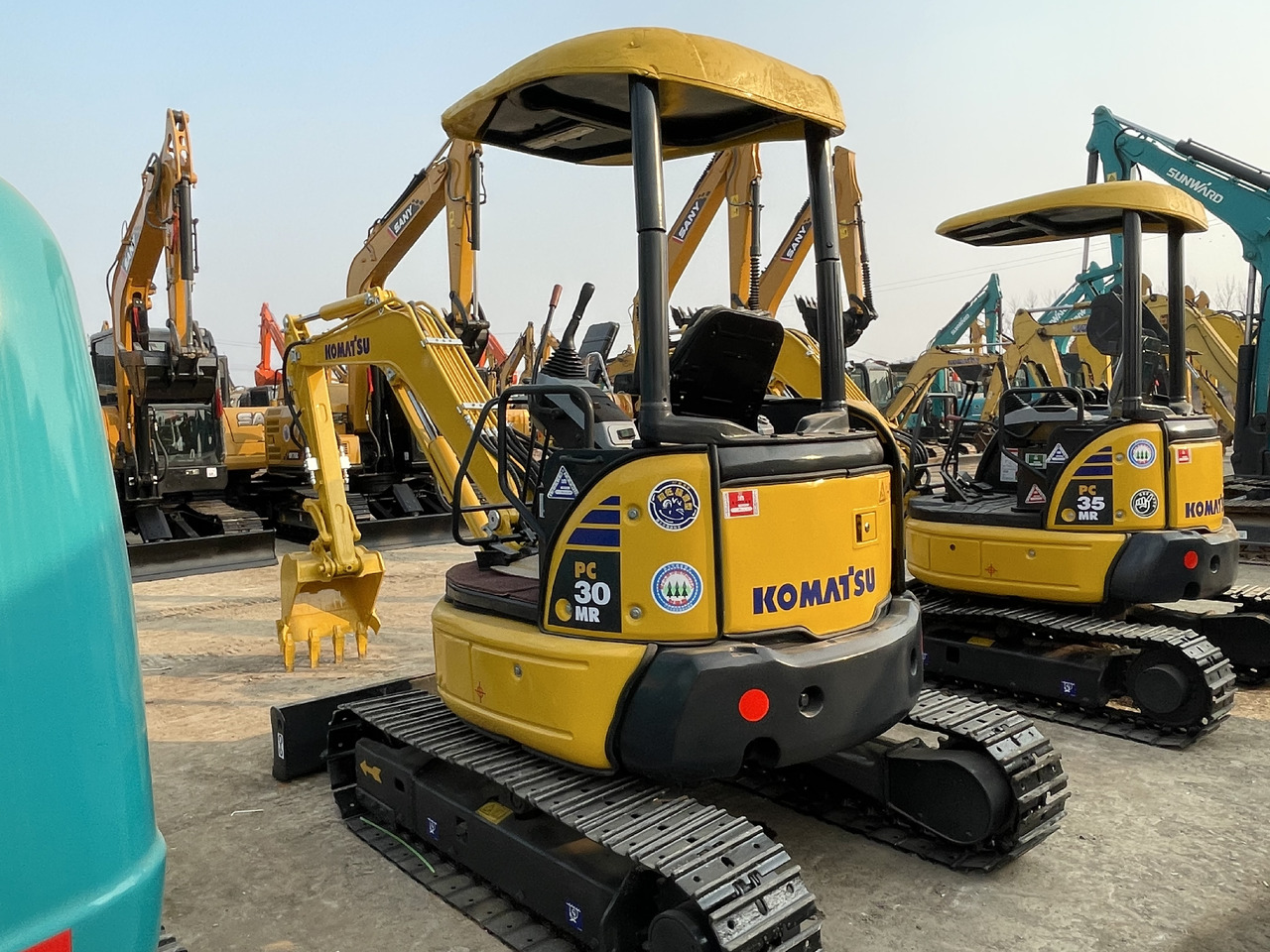 KOMATSU PC30MR-3 - Minikotró: 1 kép. KOMATSU PC30MR-3 - Minikotró: 1 kép.
