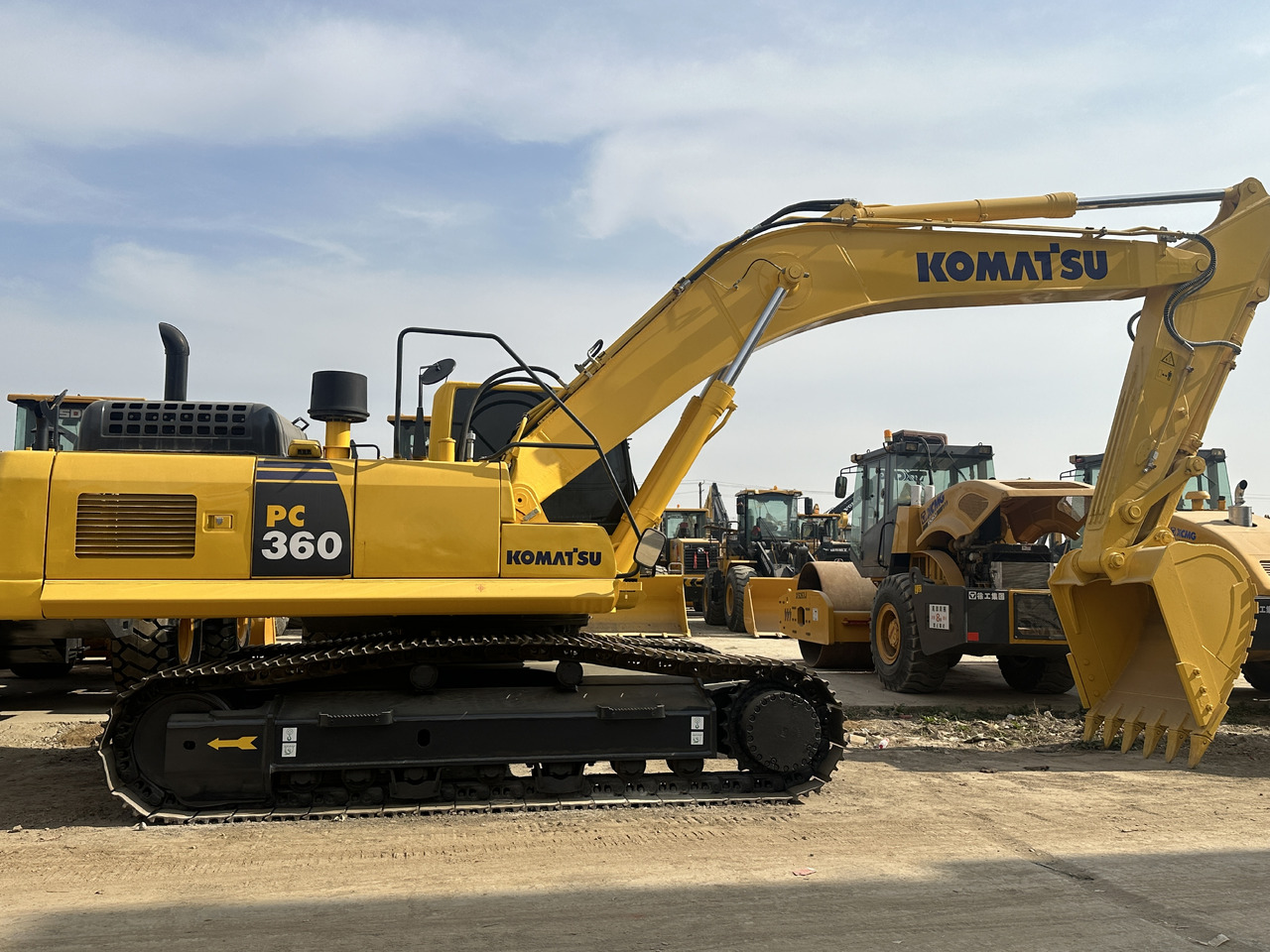 Lánctalpas kotró KOMATSU PC360: 20 kép.