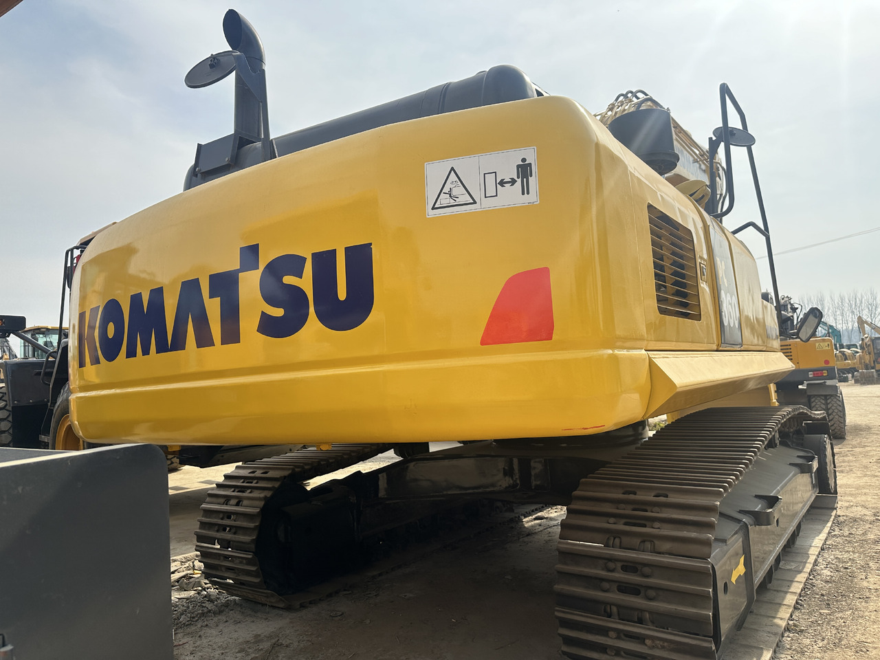 KOMATSU PC360 - Lánctalpas kotró: 3 kép. KOMATSU PC360 - Lánctalpas kotró: 3 kép.