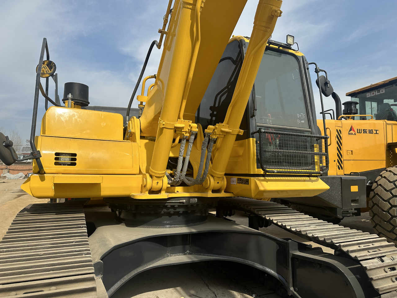 Lánctalpas kotró KOMATSU PC360: 6 kép.