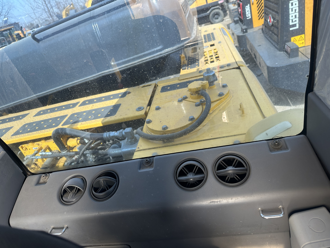 Lánctalpas kotró KOMATSU PC360: 16 kép.