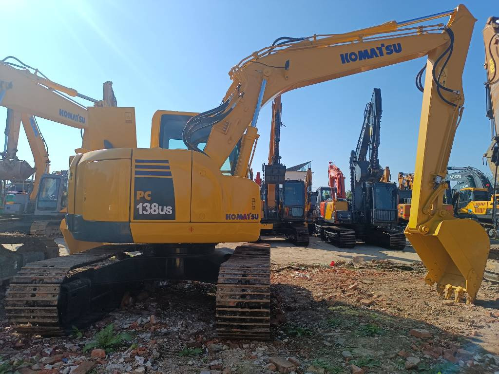 Komatsu PC 138US - Minikotró: 1 kép. Komatsu PC 138US - Minikotró: 1 kép.