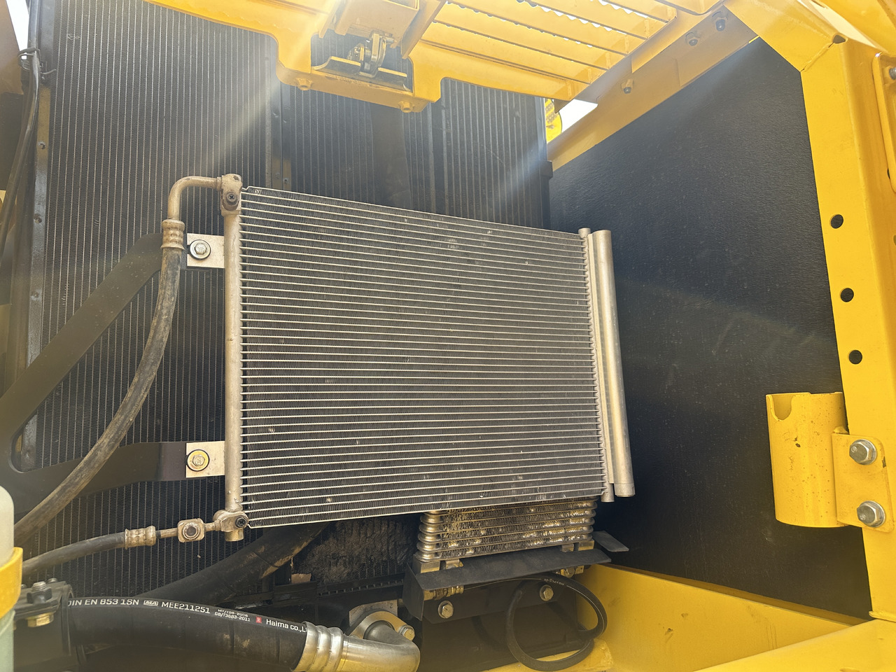 Komatsu PC 240 LC-8 - Lánctalpas kotró: 4 kép. Komatsu PC 240 LC-8 - Lánctalpas kotró: 4 kép.