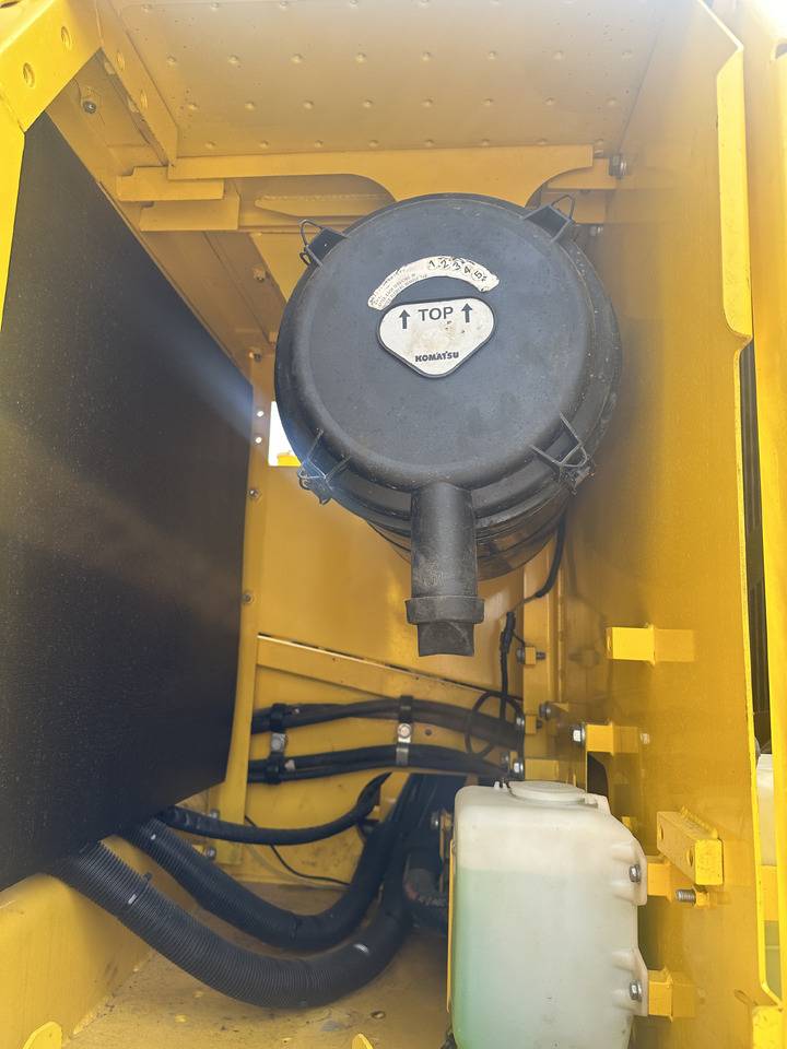 Komatsu PC 240 LC-8 - Lánctalpas kotró: 5 kép. Komatsu PC 240 LC-8 - Lánctalpas kotró: 5 kép.