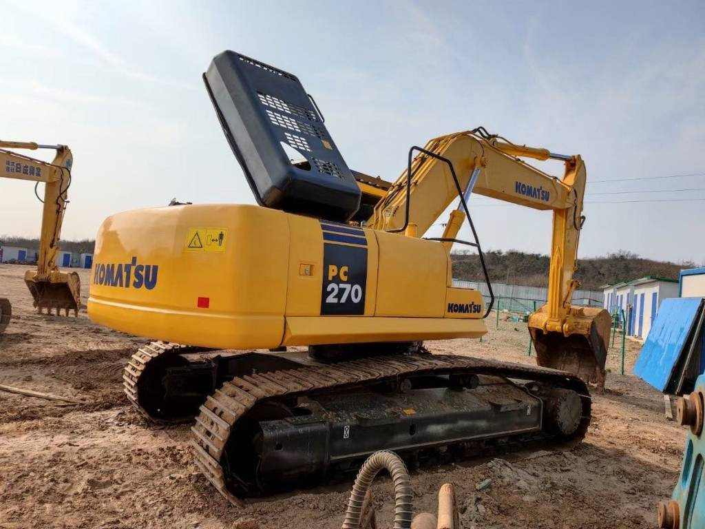 Komatsu PC 270 - Lánctalpas kotró: 3 kép. Komatsu PC 270 - Lánctalpas kotró: 3 kép.
