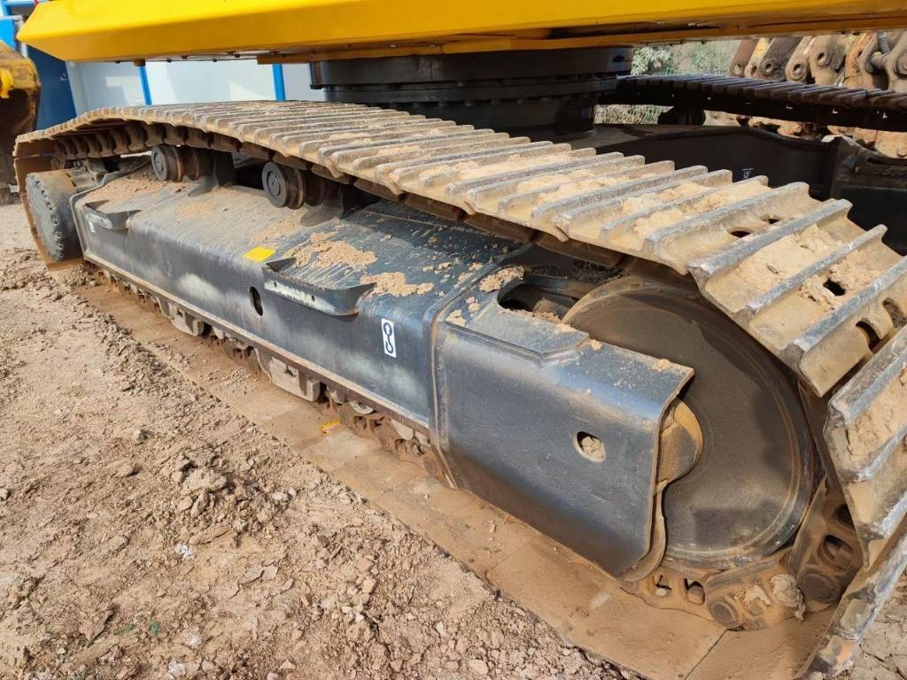Komatsu PC 270 - Lánctalpas kotró: 2 kép. Komatsu PC 270 - Lánctalpas kotró: 2 kép.