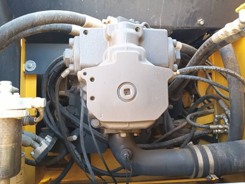 Lánctalpas kotró Komatsu PC 300: 6 kép.