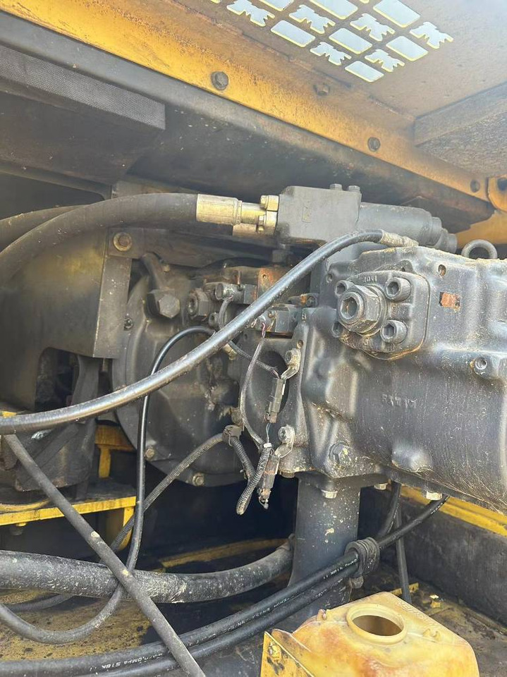 Komatsu PC 400-8 - Lánctalpas kotró: 5 kép. Komatsu PC 400-8 - Lánctalpas kotró: 5 kép.