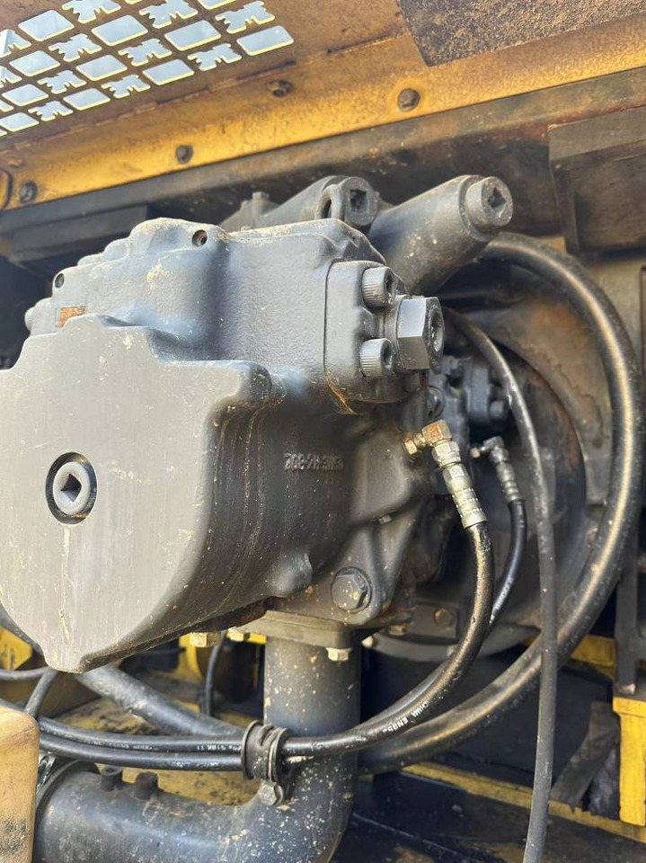 Komatsu PC 400-8 - Lánctalpas kotró: 4 kép. Komatsu PC 400-8 - Lánctalpas kotró: 4 kép.