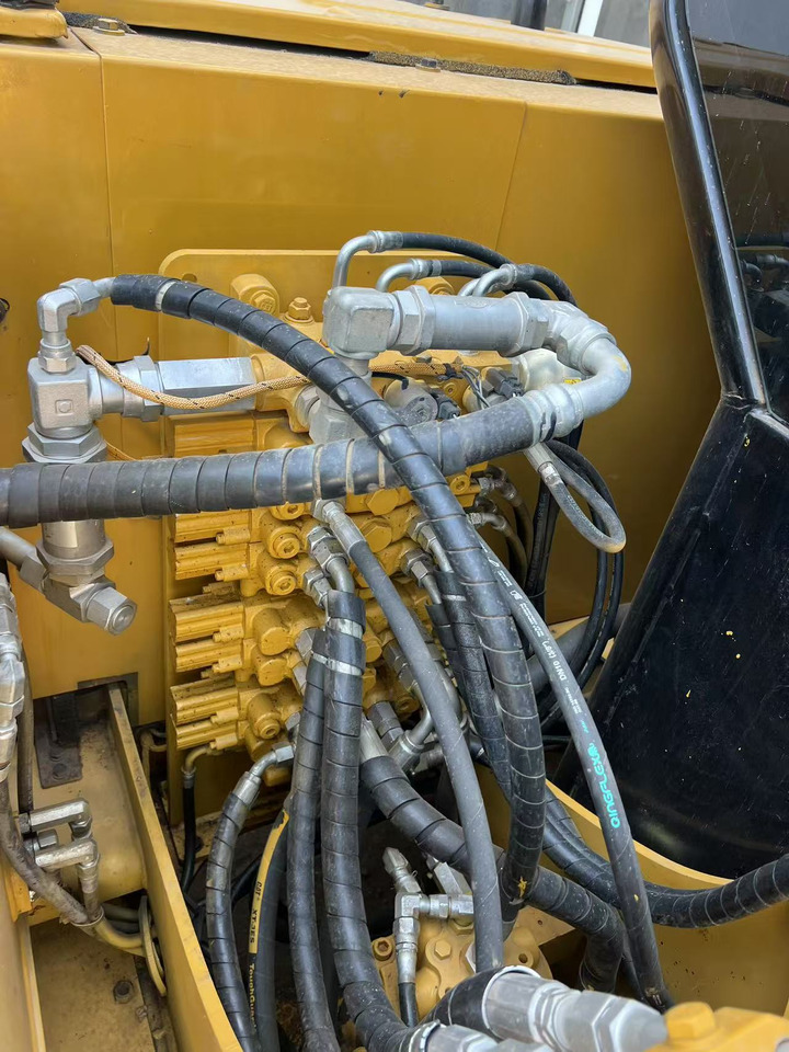 Mini excavator CAT 307 - Lánctalpas kotró: 5 kép. Mini excavator CAT 307 - Lánctalpas kotró: 5 kép.