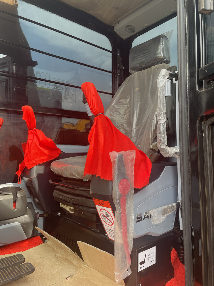 SANY SY75C - Lánctalpas kotró: 2 kép. SANY SY75C - Lánctalpas kotró: 2 kép.