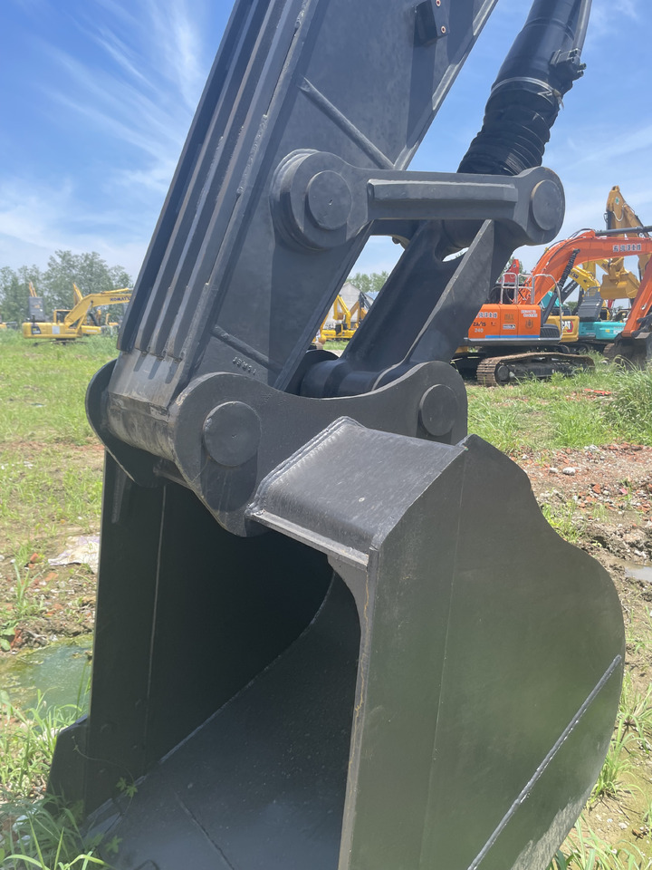 VOLVO EC240 - Lánctalpas kotró: 4 kép. VOLVO EC240 - Lánctalpas kotró: 4 kép.