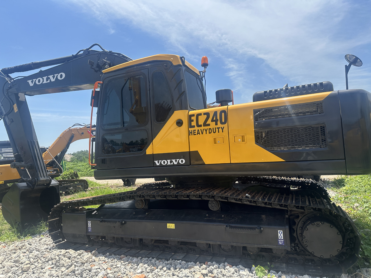 VOLVO EC240 - Lánctalpas kotró: 1 kép. VOLVO EC240 - Lánctalpas kotró: 1 kép.
