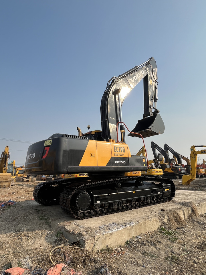 Volvo EC290 - Lánctalpas kotró: 3 kép. Volvo EC290 - Lánctalpas kotró: 3 kép.