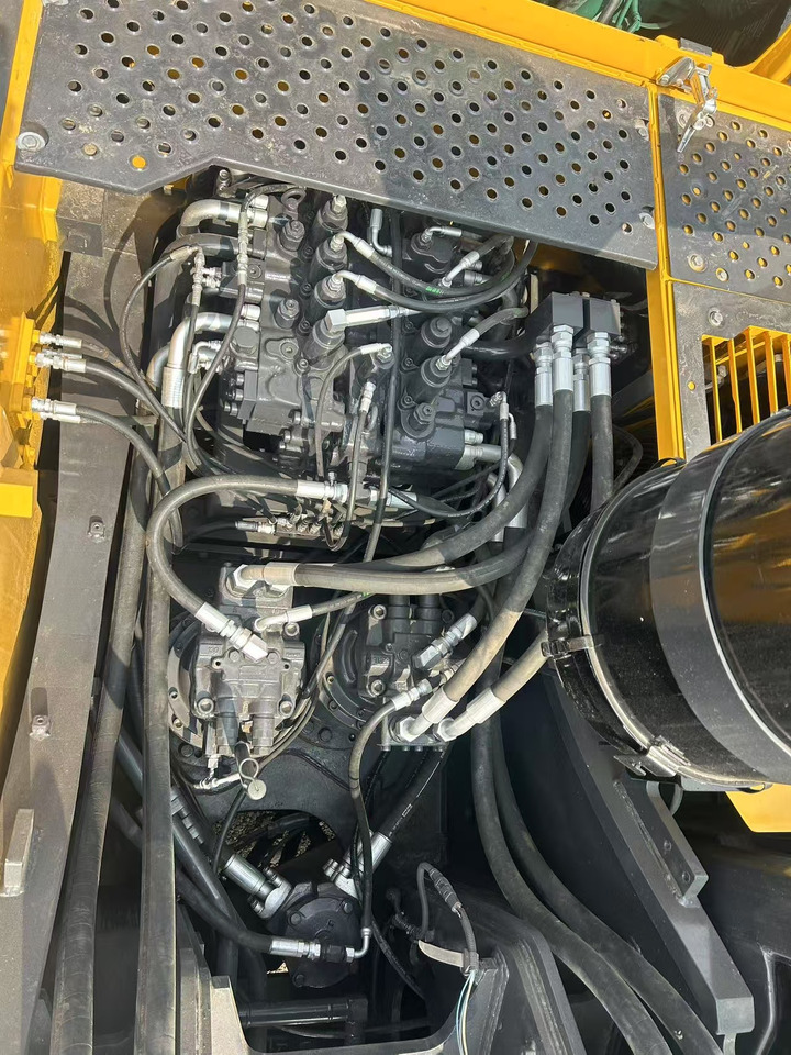 Lánctalpas kotró Volvo EC480: 9 kép. Lánctalpas kotró Volvo EC480: 9 kép.