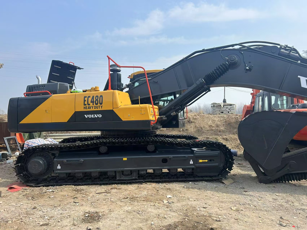 Volvo EC480 - Lánctalpas kotró: 2 kép. Volvo EC480 - Lánctalpas kotró: 2 kép.