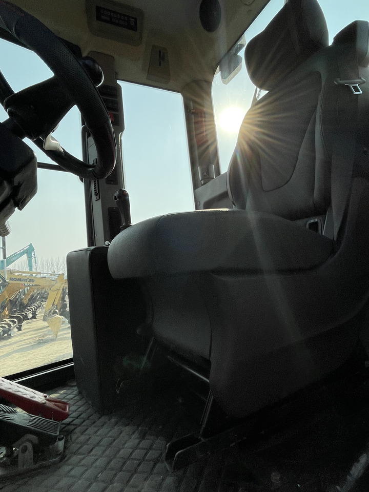 Gréder XCMG GR2153: 8 kép.