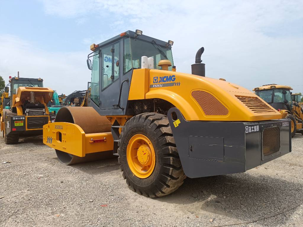 XCMG XS 263J - Talajtömörítő: 4 kép. XCMG XS 263J - Talajtömörítő: 4 kép.