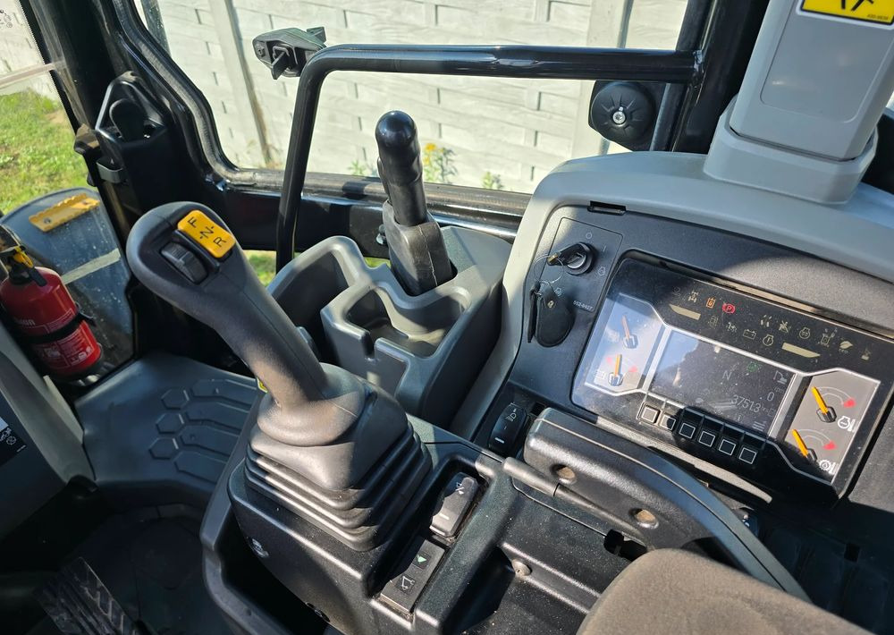 Caterpillar - Kotrórakodó: 5 kép. Caterpillar - Kotrórakodó: 5 kép.