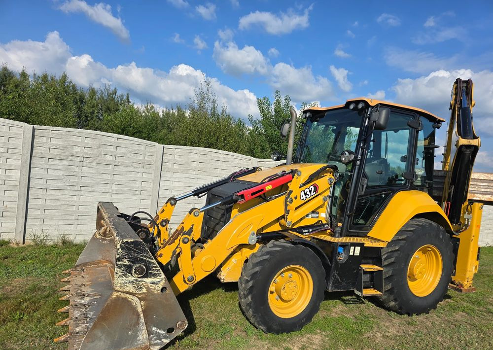 Caterpillar - Kotrórakodó: 1 kép. Caterpillar - Kotrórakodó: 1 kép.