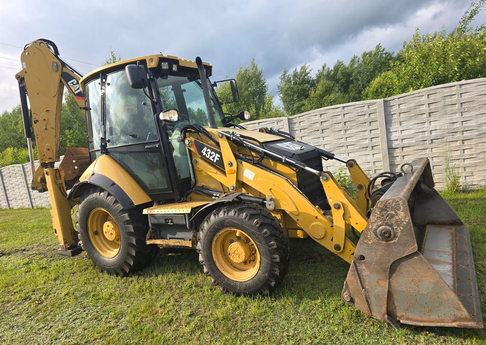 Caterpillar - Kotrórakodó: 2 kép. Caterpillar - Kotrórakodó: 2 kép.