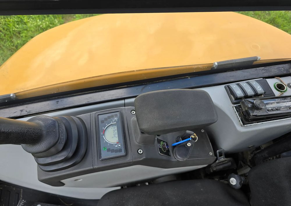 Caterpillar - Minikotró: 4 kép. Caterpillar - Minikotró: 4 kép.